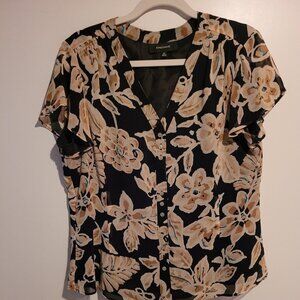 Jones Wear Short Sleeve Button Down Size 16